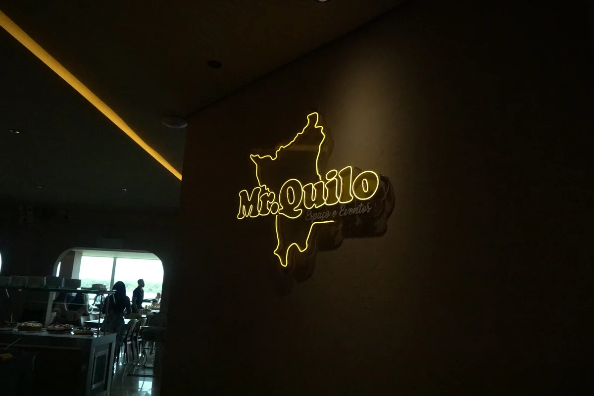 Letreiro iluminado Mr. Quilo Espaço e Eventos