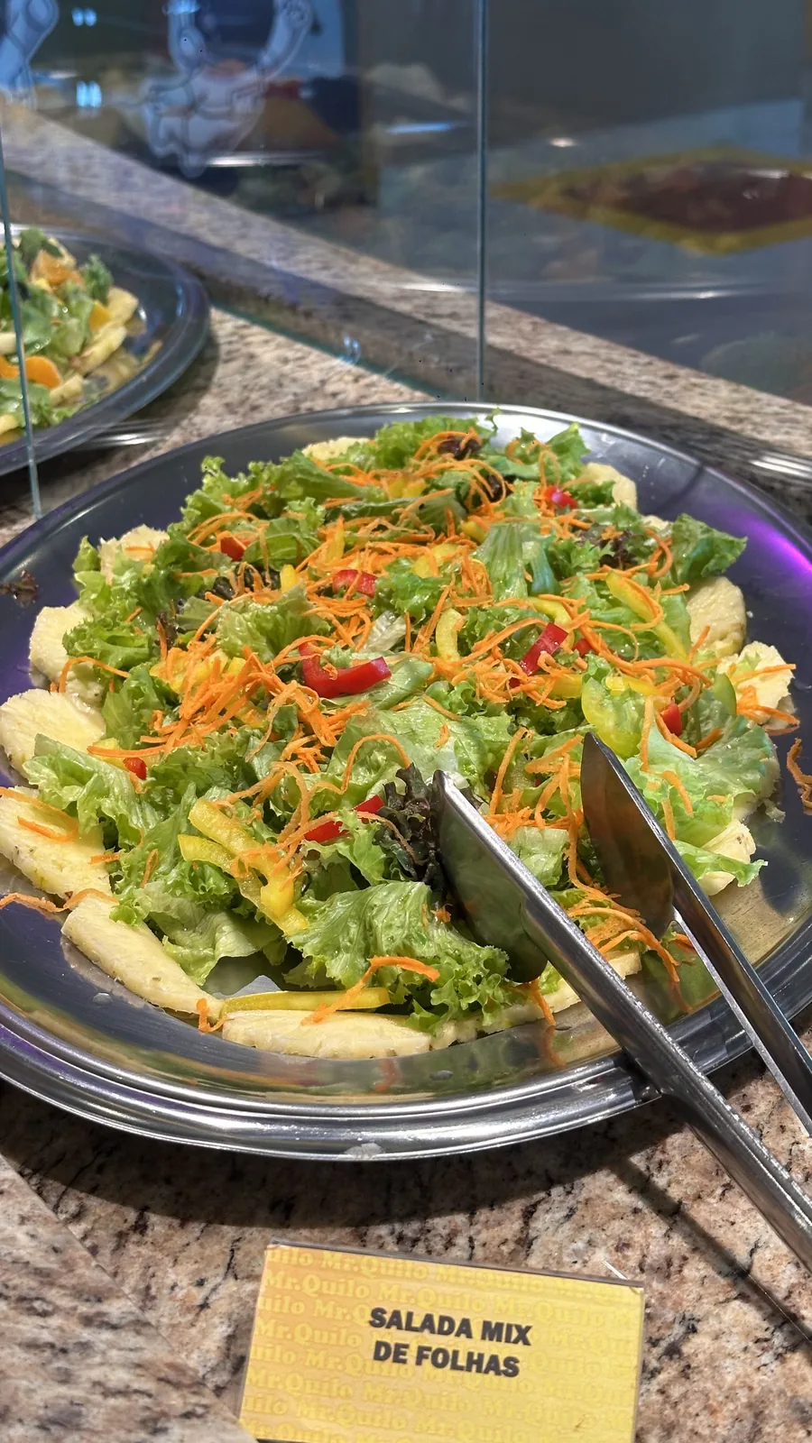 Saladas frescas no buffet do Mr. Quilo
