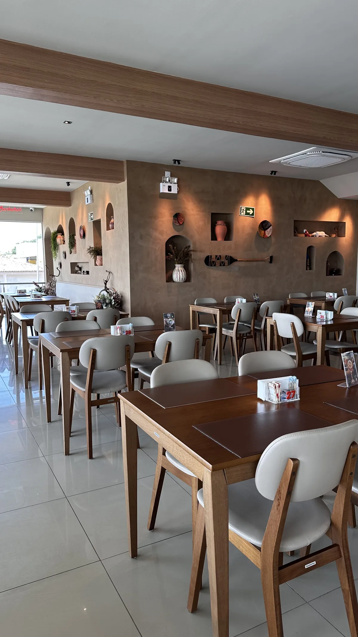 Ambiente interno do restaurante Mr. Quilo